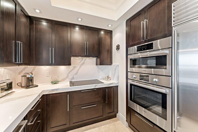 Building Photo - 2700 N Ocean Dr