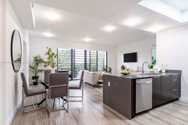 Building Photo - 2955 Bird Ave