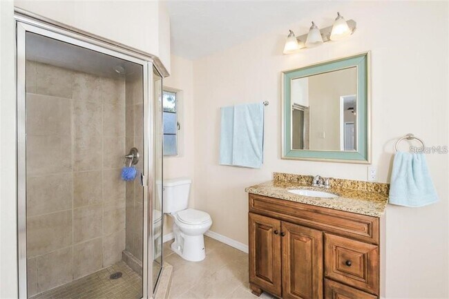 Building Photo - 2060 Sunnyside Pl