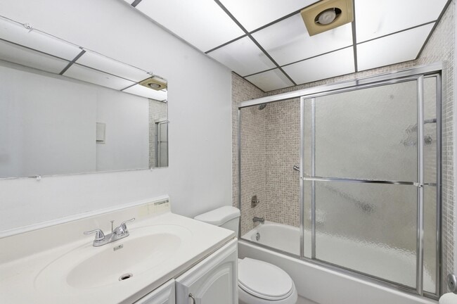 Building Photo - 452 Normandy Ln