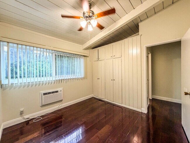 Bedroom (R) / Closet - 243 1/2 S Church Ln