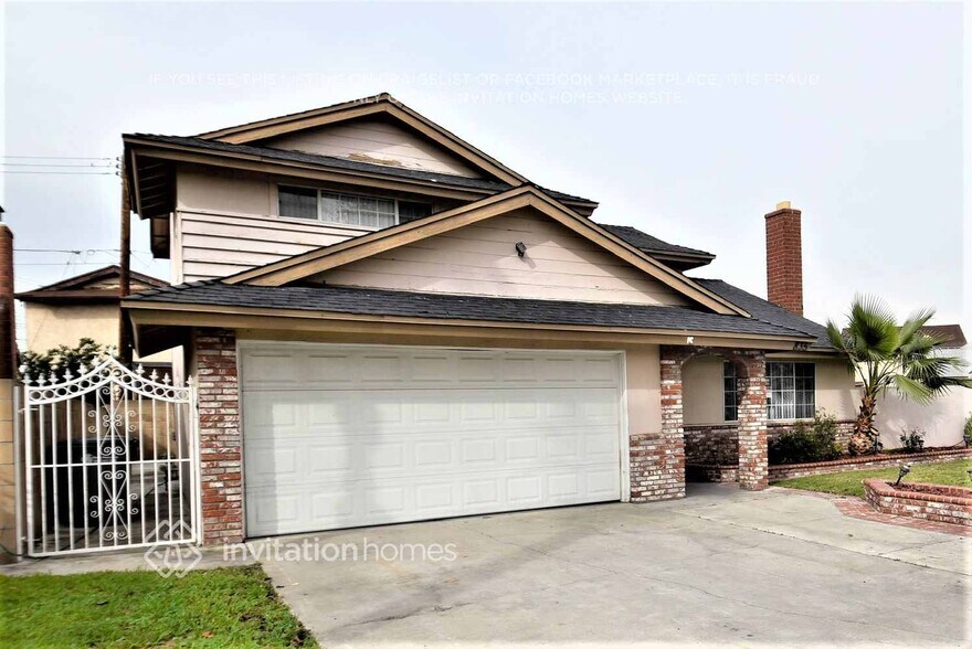 Building Photo - 835 E Claude St