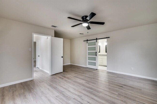 Building Photo - 9704 Leland Ln