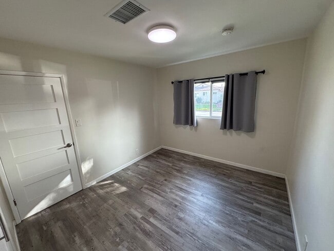 Building Photo - **COMING SOON**  CHARMING LAKEWOOD HOME!