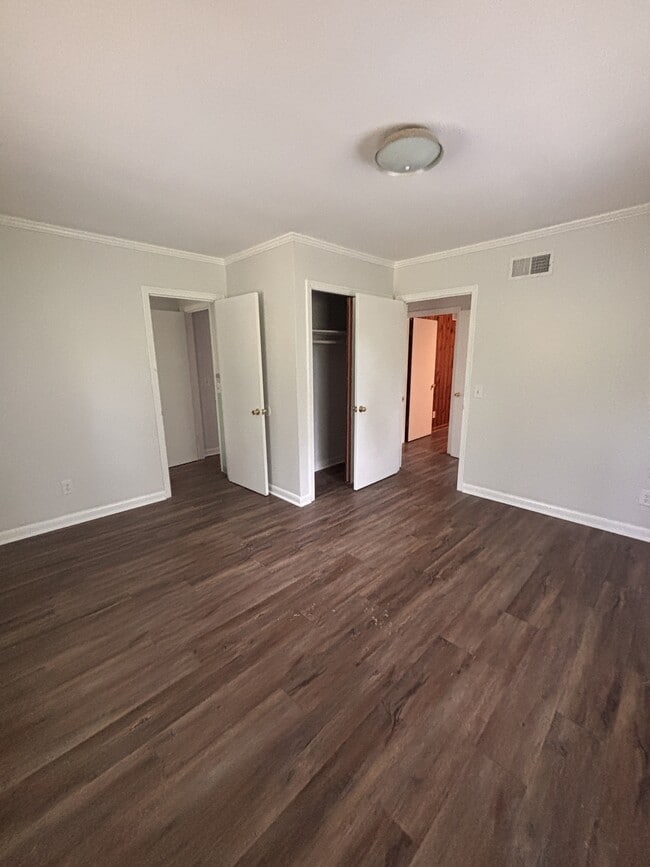 Building Photo - 210 N Edgewood Dr