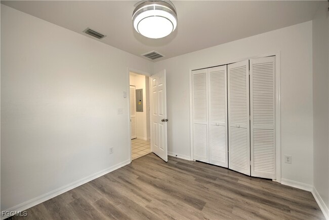 Building Photo - 1402 SW 1st Ave