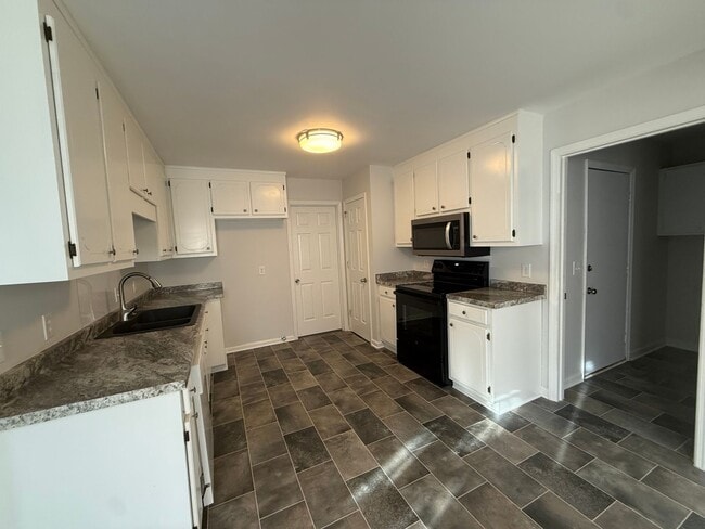 Building Photo - Beautifully Updated 3-Bedroom, 2-Bath Home...