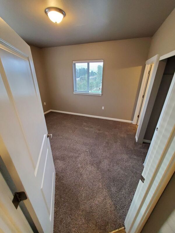 Building Photo - 4261 Hawthorne Ave NE