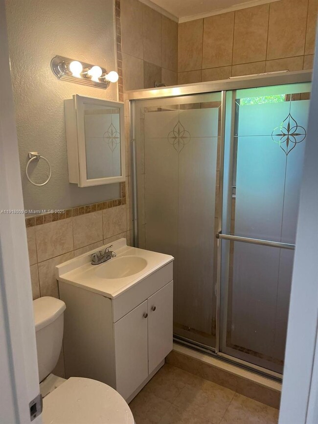 Building Photo - 3753 SW 26th Terrace