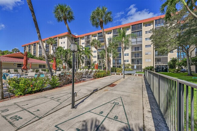 Building Photo - 2350 NE 14th Street Causeway