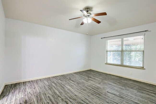 Building Photo - 12307 Waterford Run Way