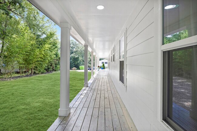 Building Photo - 316 W 14th St