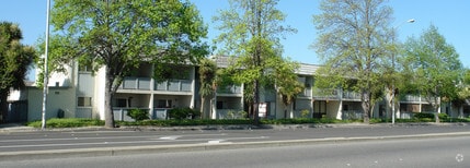 Building Photo - Casa Blanca