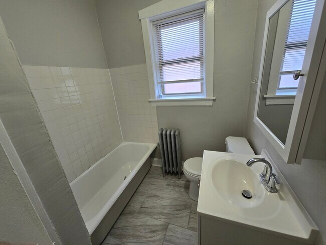 Building Photo - 4827 N Springfield Ave