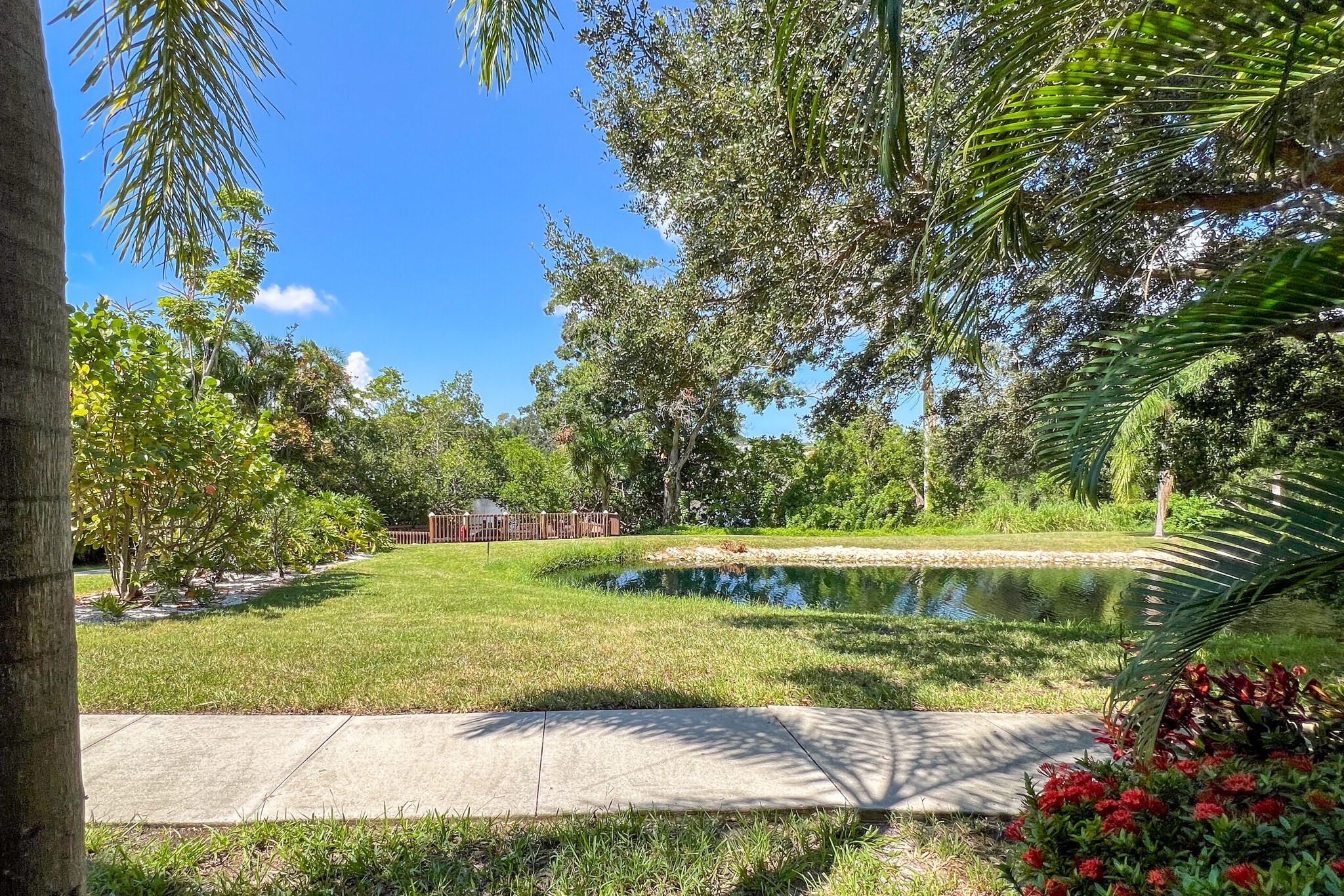 Building Photo - 850 S Tamiami Trl