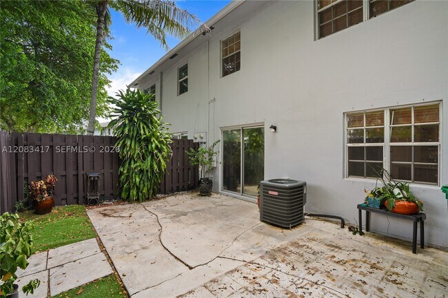 Building Photo - 1749 SW 81st Ln