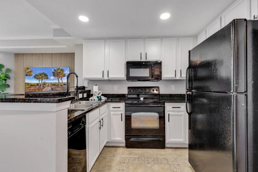 Building Photo - 2600 N Ocean Blvd