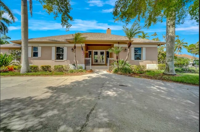 Building Photo - Beautiful Rental Home With Pool in Desirab...