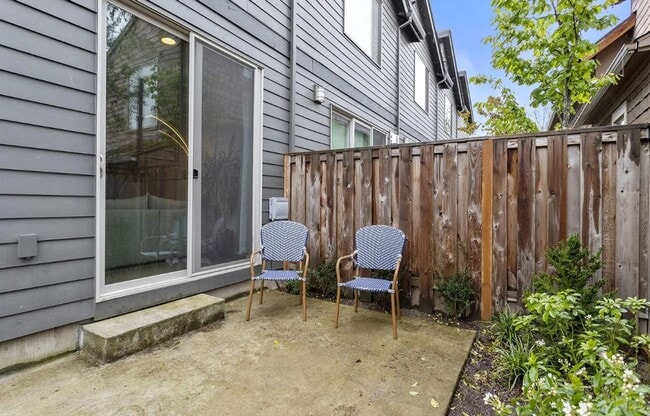 Building Photo - Dual Masters! Stunning Modern End-Unit Townhome in Buckman Bright, Airy & Designed for Comfort