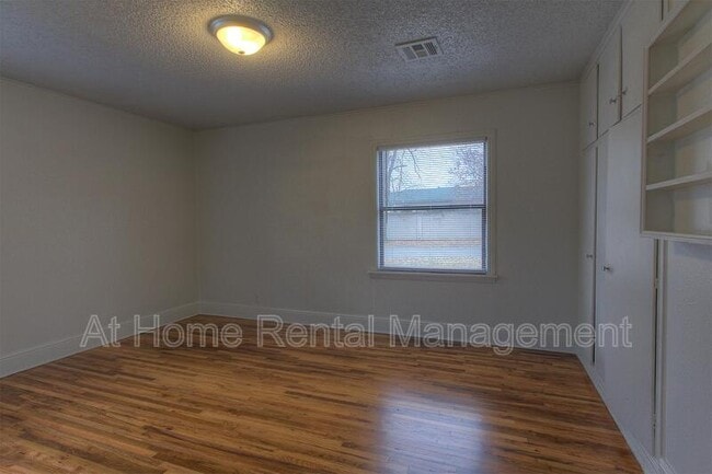 Building Photo - 1331 E 43rd St