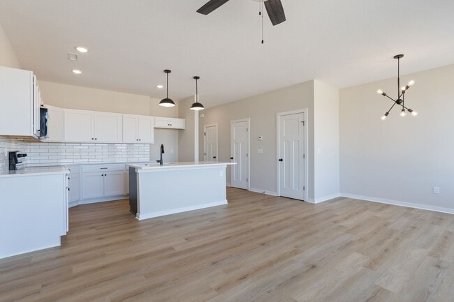 Building Photo - Fox Creek-Tracy Plan MODEL (NOT FOR RENT)