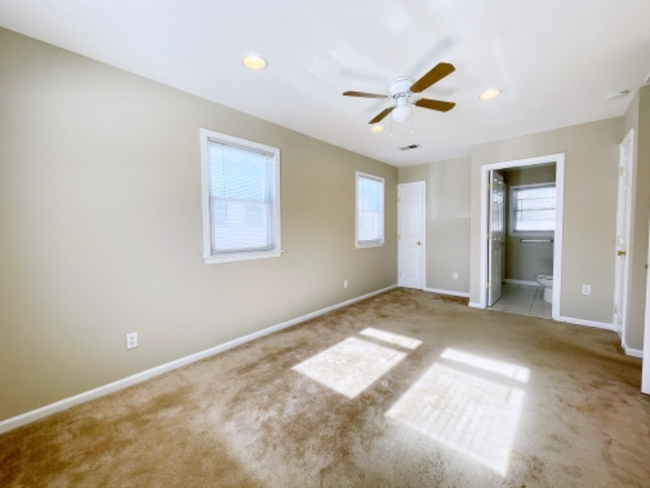 Building Photo - 120 Tulip Dr