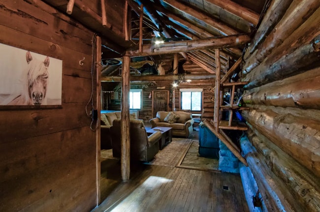 Building Photo - Discover Your Mammoth Haven in Old Mammoth...