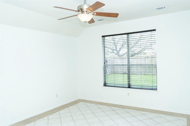 Building Photo - 12914 Pinehall Ln