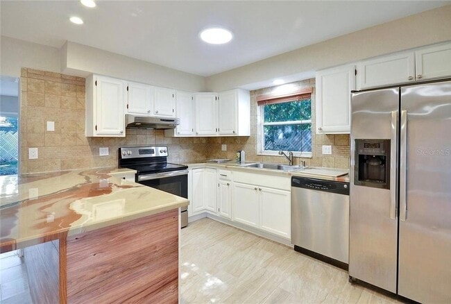 Building Photo - 757 Evangeline Ave