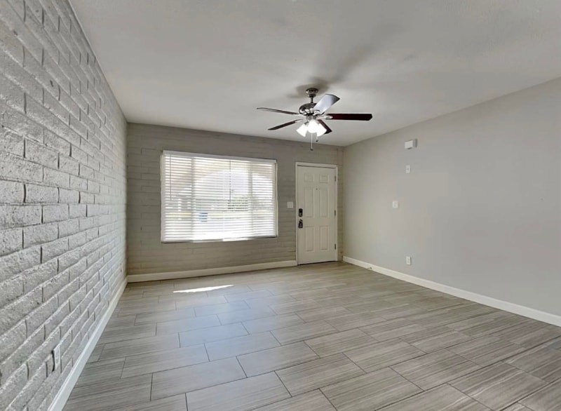 Building Photo - 1024 E Alameda Dr