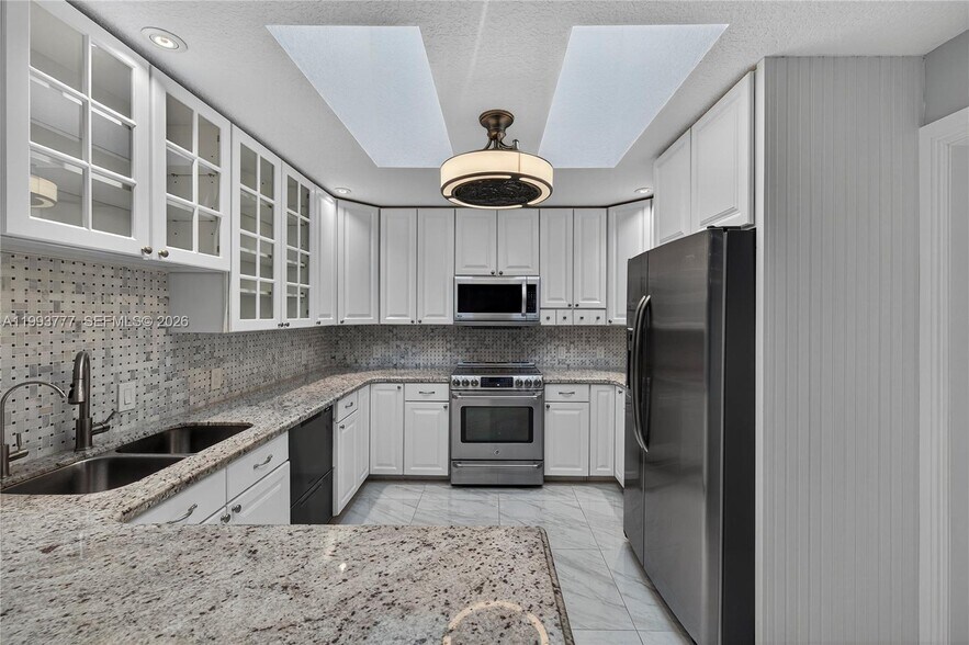 Building Photo - 2801 Coral Shores Dr