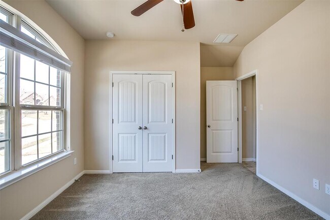 Building Photo - 128 Fort Cobb Way