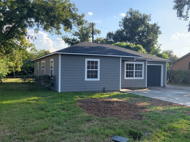 Building Photo - 610 Fostoria Ln