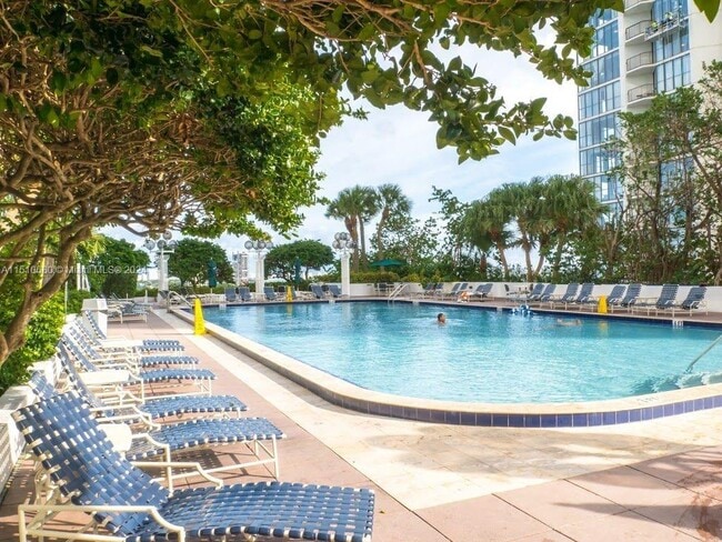 Building Photo - 1717 N Bayshore Dr