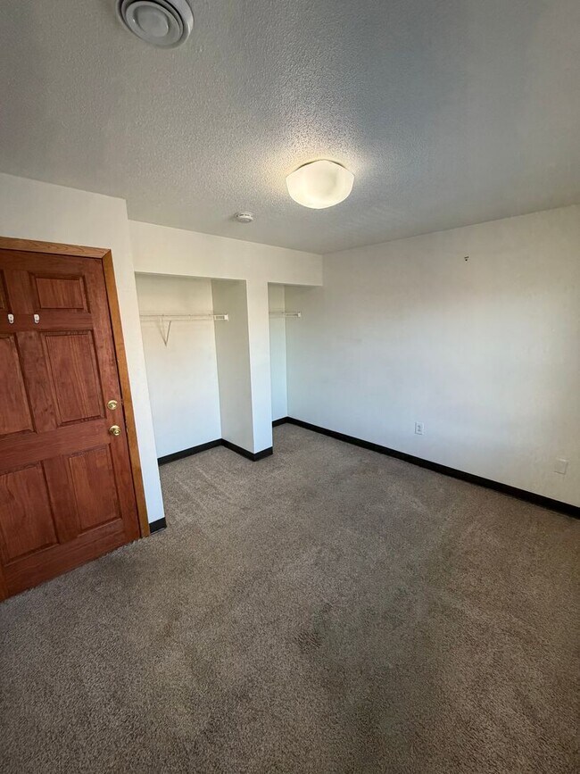 Building Photo - 317-319 N 3rd Ave W