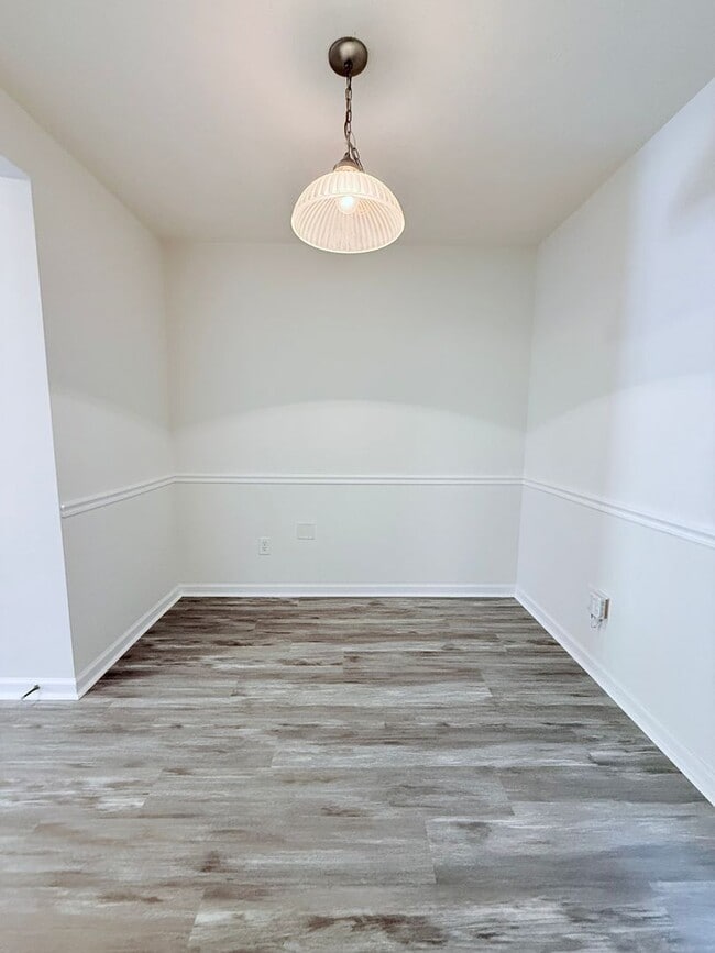 Building Photo - Spacious 3/2.5 Townhome in Lawrenceville