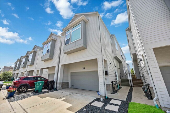 Building Photo - 5821 Kansas St