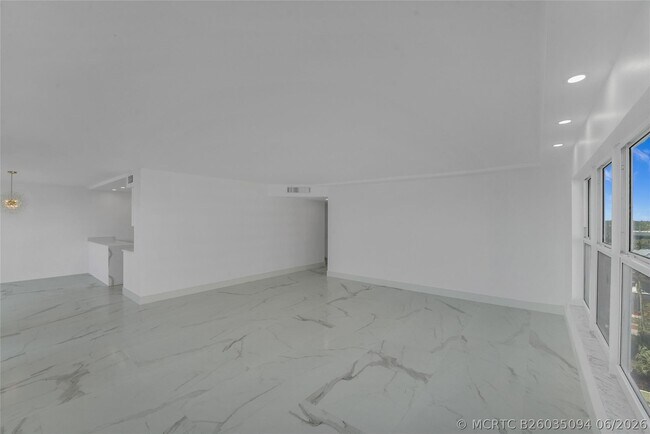 Building Photo - 3900 Galt Ocean Dr