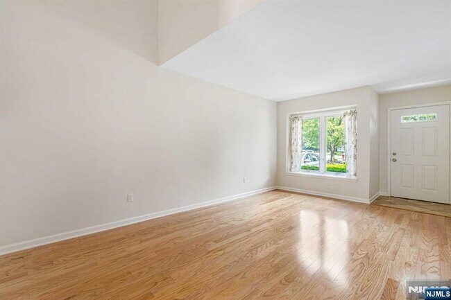 Building Photo - 6-04 Cross Meadows