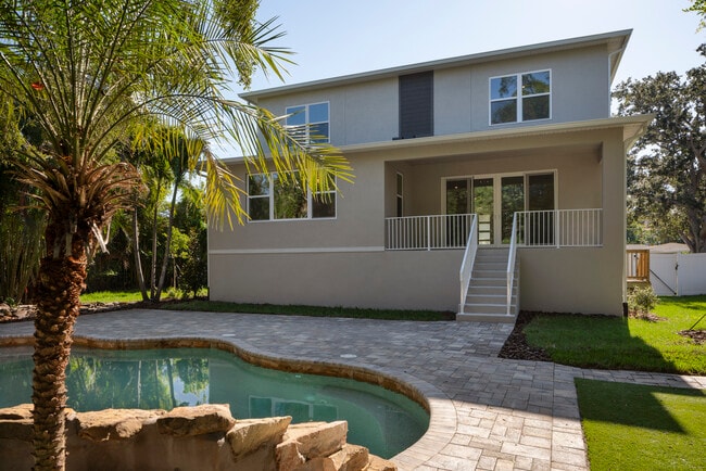 Building Photo - 318 Rafael Blvd NE