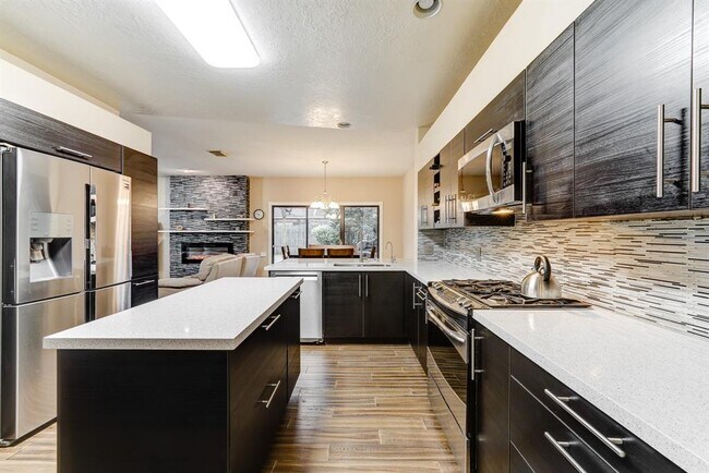 Building Photo - 2150 Paso Rello Dr