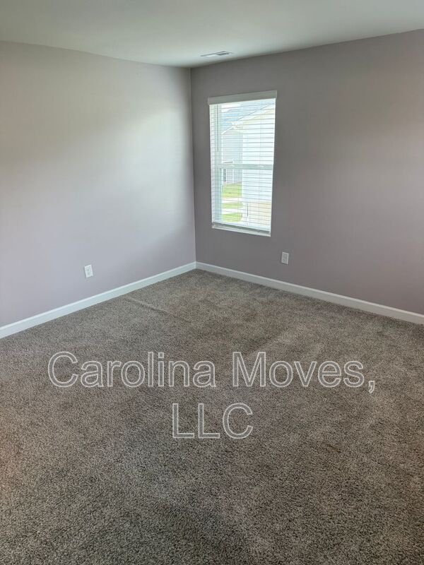 Building Photo - 206A Telford Dr.