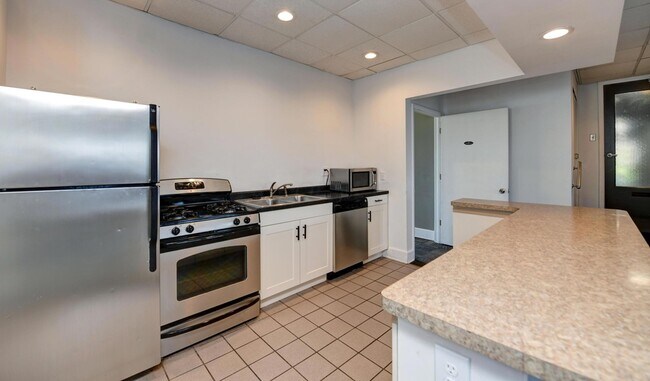 Building Photo - 1620 E Broad St