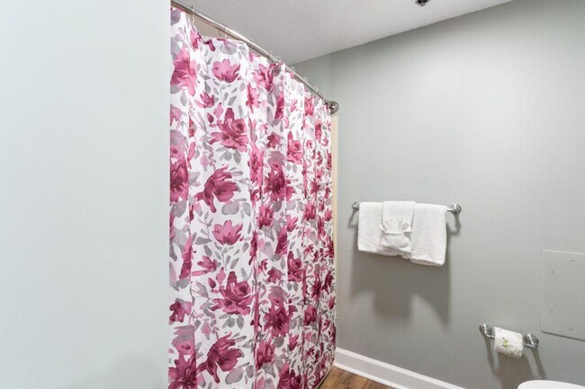 Building Photo - 401 E Beach Blvd