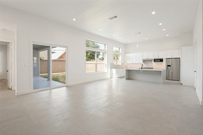 Building Photo - 2654 Mt View Dr