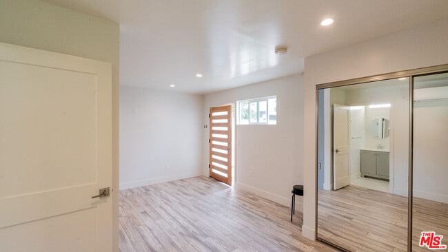 Building Photo - 488 S Willaman Dr