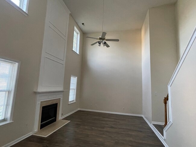 Building Photo - 511 N Water's Edge Dr