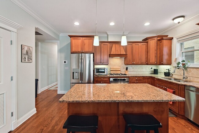 Building Photo - 4853 N Winthrop Ave