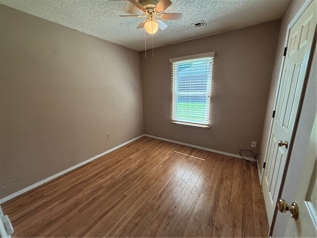 Building Photo - 809 Tyler St
