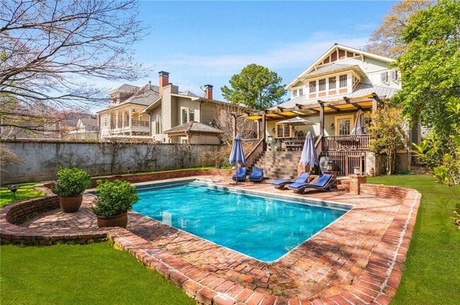 Building Photo - 349 9th St NE